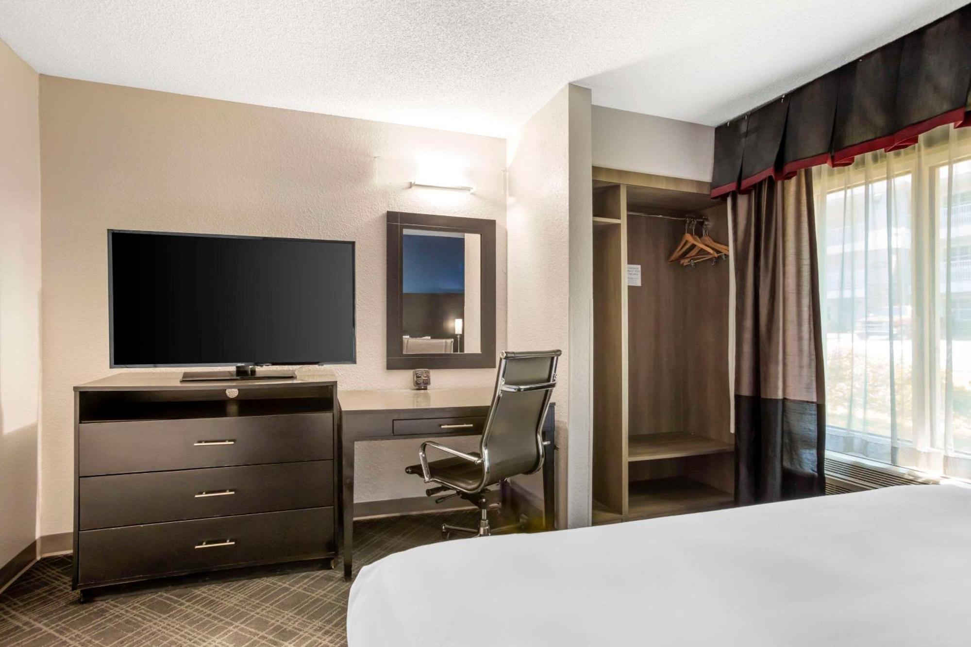 Comfort Suites Nashville Airport - Bna Bagian luar foto