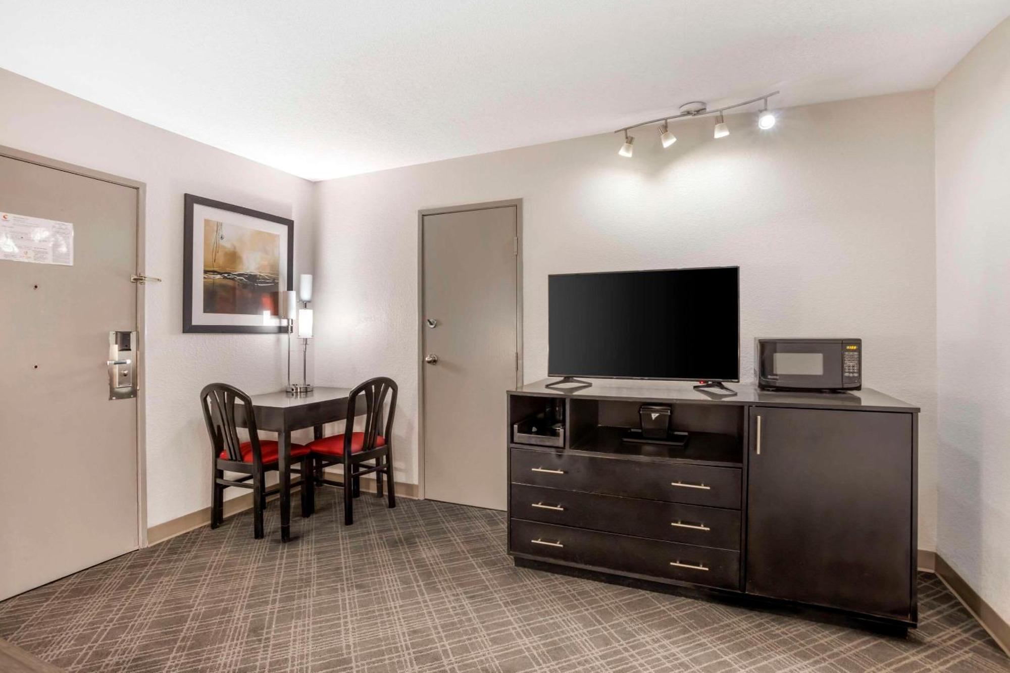 Comfort Suites Nashville Airport - Bna Bagian luar foto