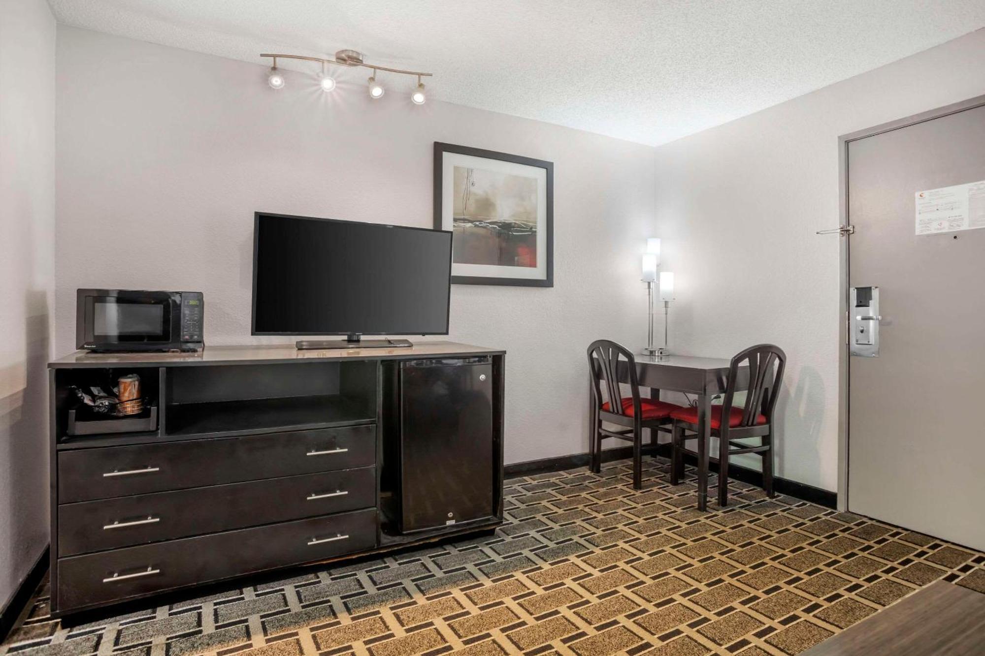 Comfort Suites Nashville Airport - Bna Bagian luar foto